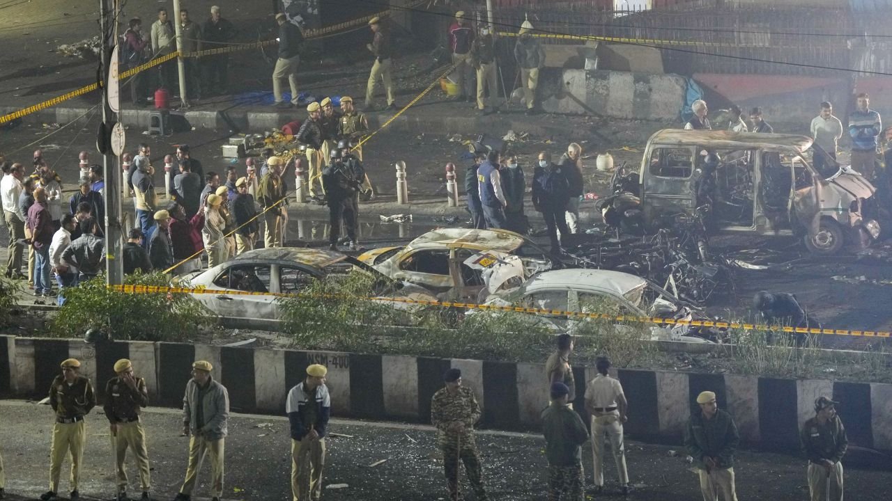 Delhi Bomb Blast: दिल्ली ब्लास्ट केस में नया ट्विस्ट! फरीदाबाद में मिली दूसरी कार, तीसरी पर अब BOLO अलर्ट