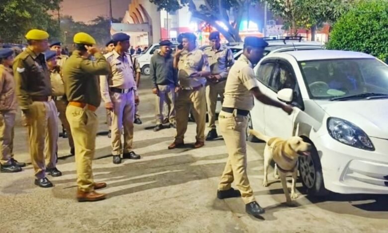 Delhi Bomb Blast: दिल्ली के लाल किले के पास कार बम विस्फोट में 12 मौतें और कई घायल हुए