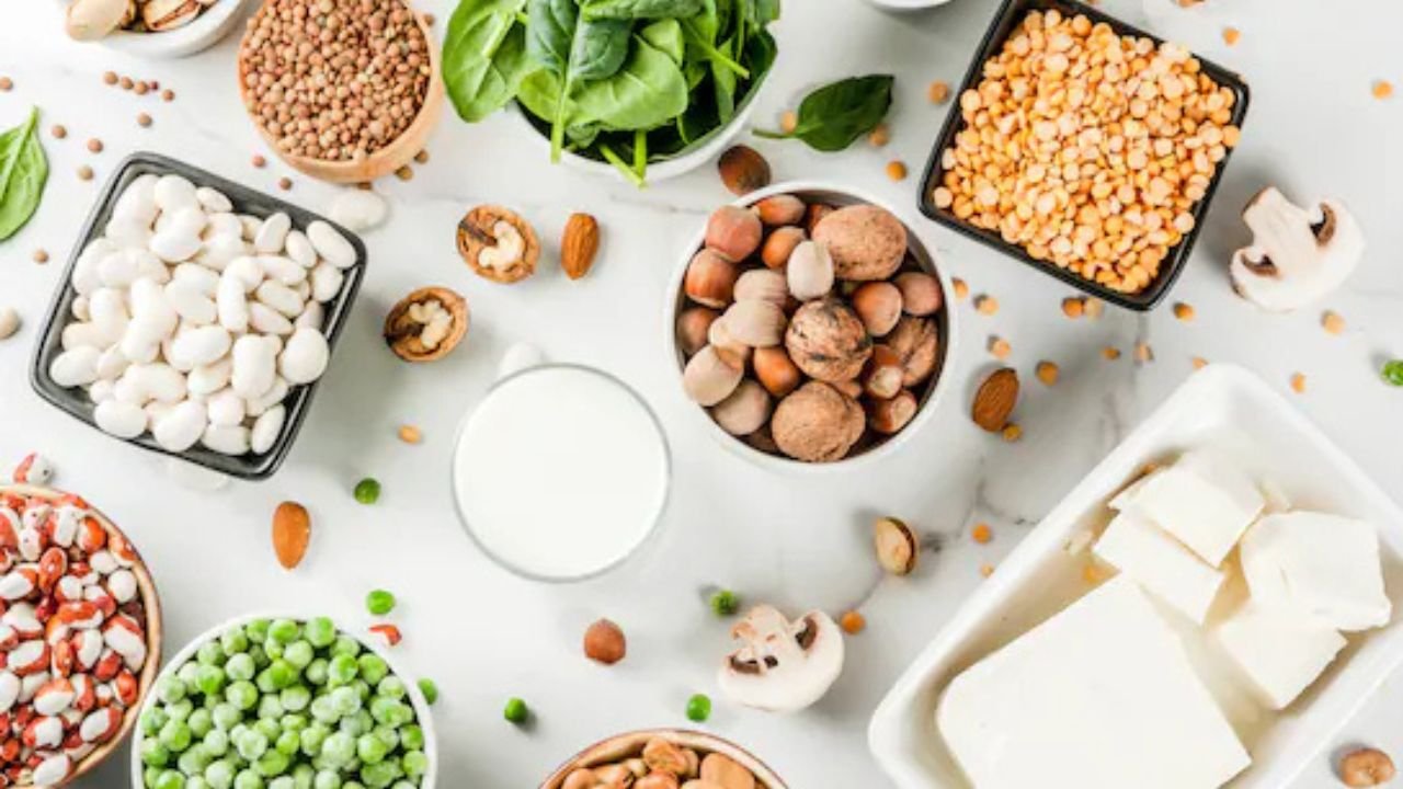 Protein-Rich Foods: अब भूल जाएं गाय का दूध, जानिए कैसे वेगन मिल्क बना रहा है सेहत का नया सुपरफूड