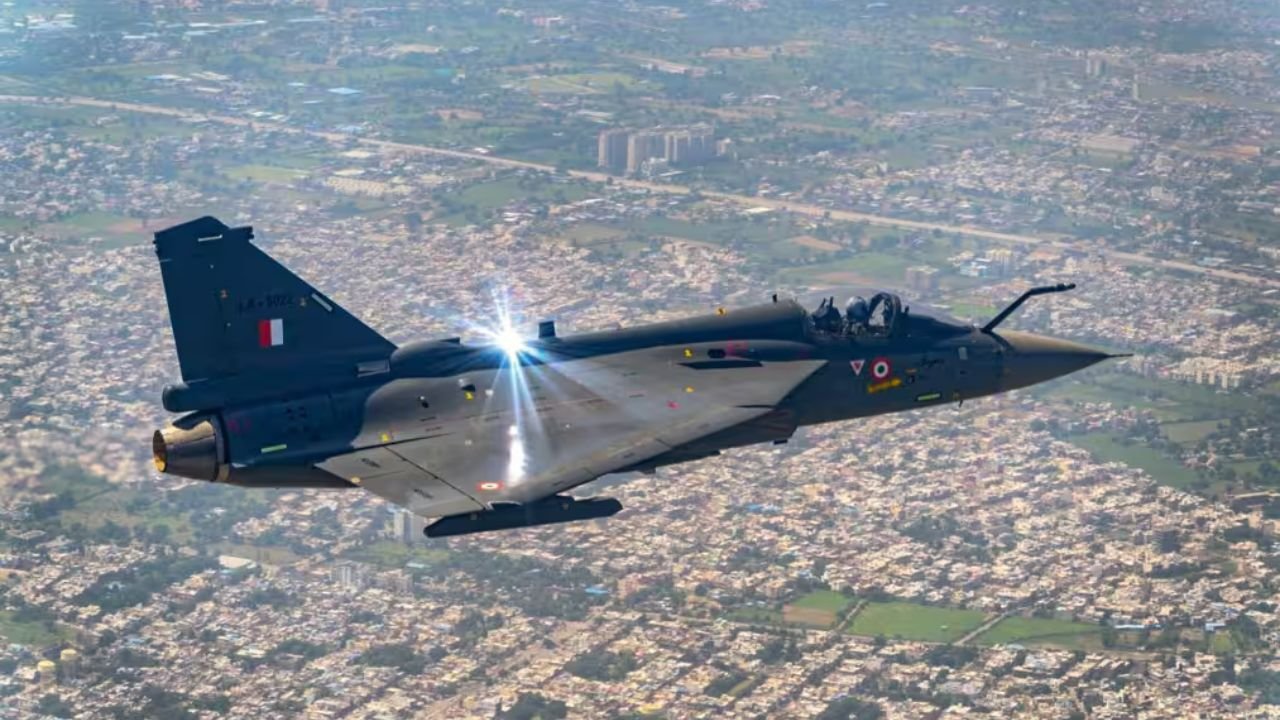 Tejas Fighter Plane Dubai में क्रैश, पायलट की मौत, 25 साल में दूसरी बार हुआ हादसा, जांच में सस्पेंस
