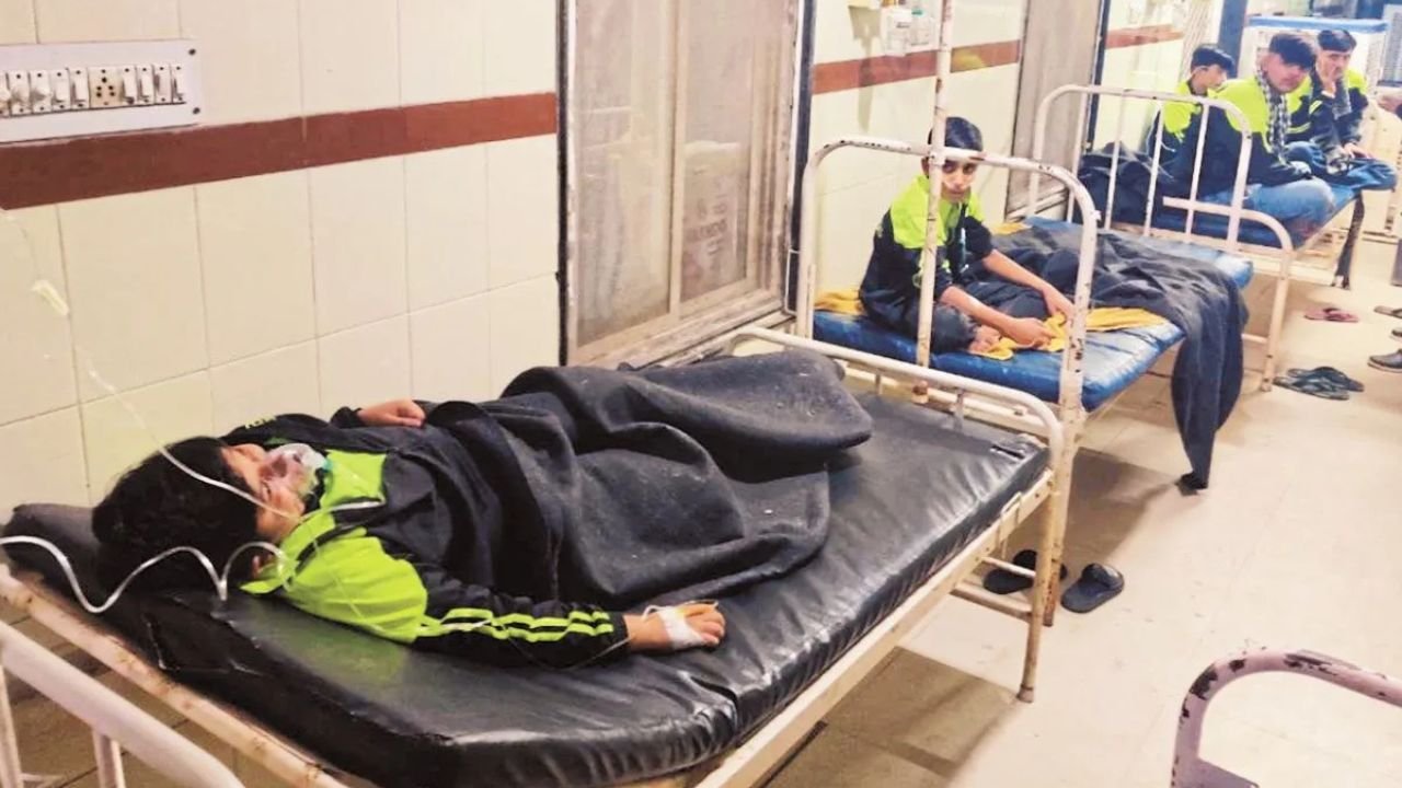 Sikar में जहरीला धुआं! आधी रात को दहशत, लोग मास्क पहन भागे अस्पताल—क्या है असली वजह?