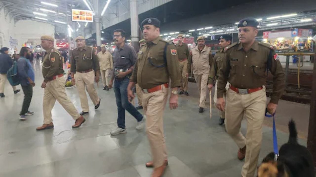 Ajmer रेलवे स्टेशन पर दादर एक्सप्रेस को बम धमकी, स्टेशन पर मची अफरा-तफरी, तीन युवक गिरफ्तार