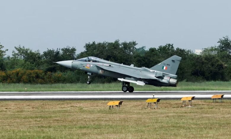Tejas Fighter Plane Dubai में क्रैश, पायलट की मौत, 25 साल में दूसरी बार हुआ हादसा, जांच में सस्पेंस