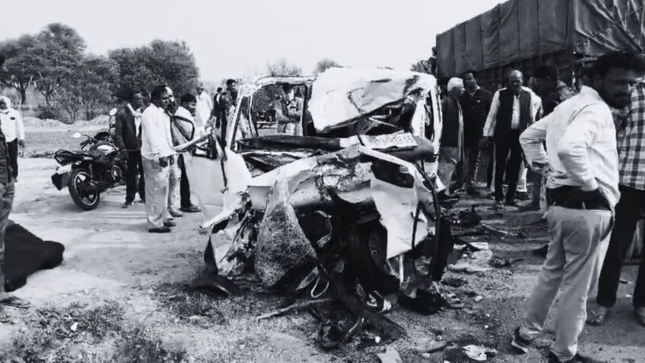 Manoharpur-Dausa NH पर भयंकर हादसा, ट्रक और Eco कार की टक्कर में 4 की मौत, 4 घायल गंभीर