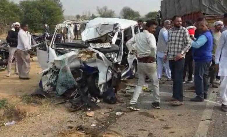 Manoharpur-Dausa NH पर भयंकर हादसा, ट्रक और Eco कार की टक्कर में 4 की मौत, 4 घायल गंभीर