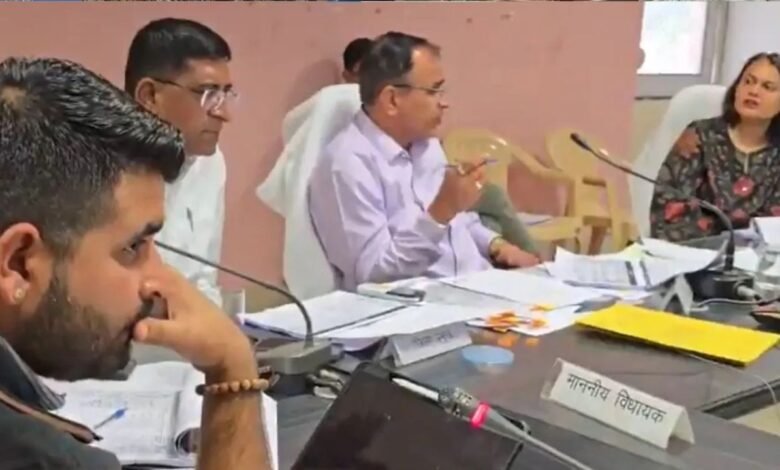 Barmer Disha मीटिंग में विवाद: MP और MLA ने अधिकारियों को समोसा खाने तक का सवाल पूछकर चौंकाया
