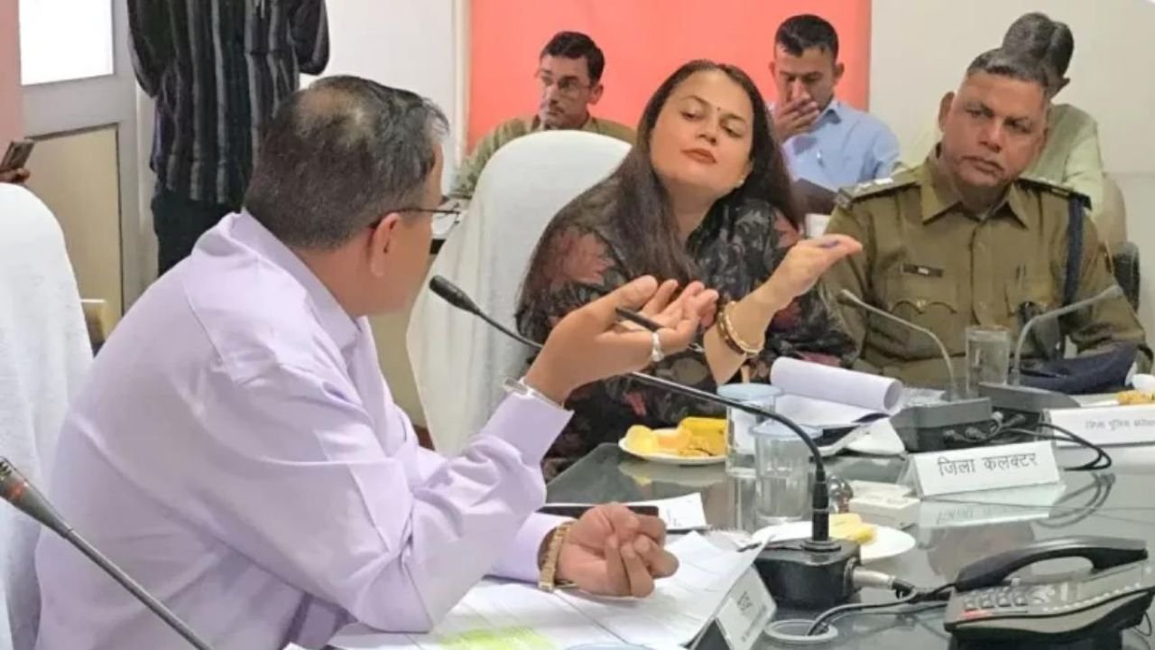 Barmer Disha मीटिंग में विवाद: MP और MLA ने अधिकारियों को समोसा खाने तक का सवाल पूछकर चौंकाया